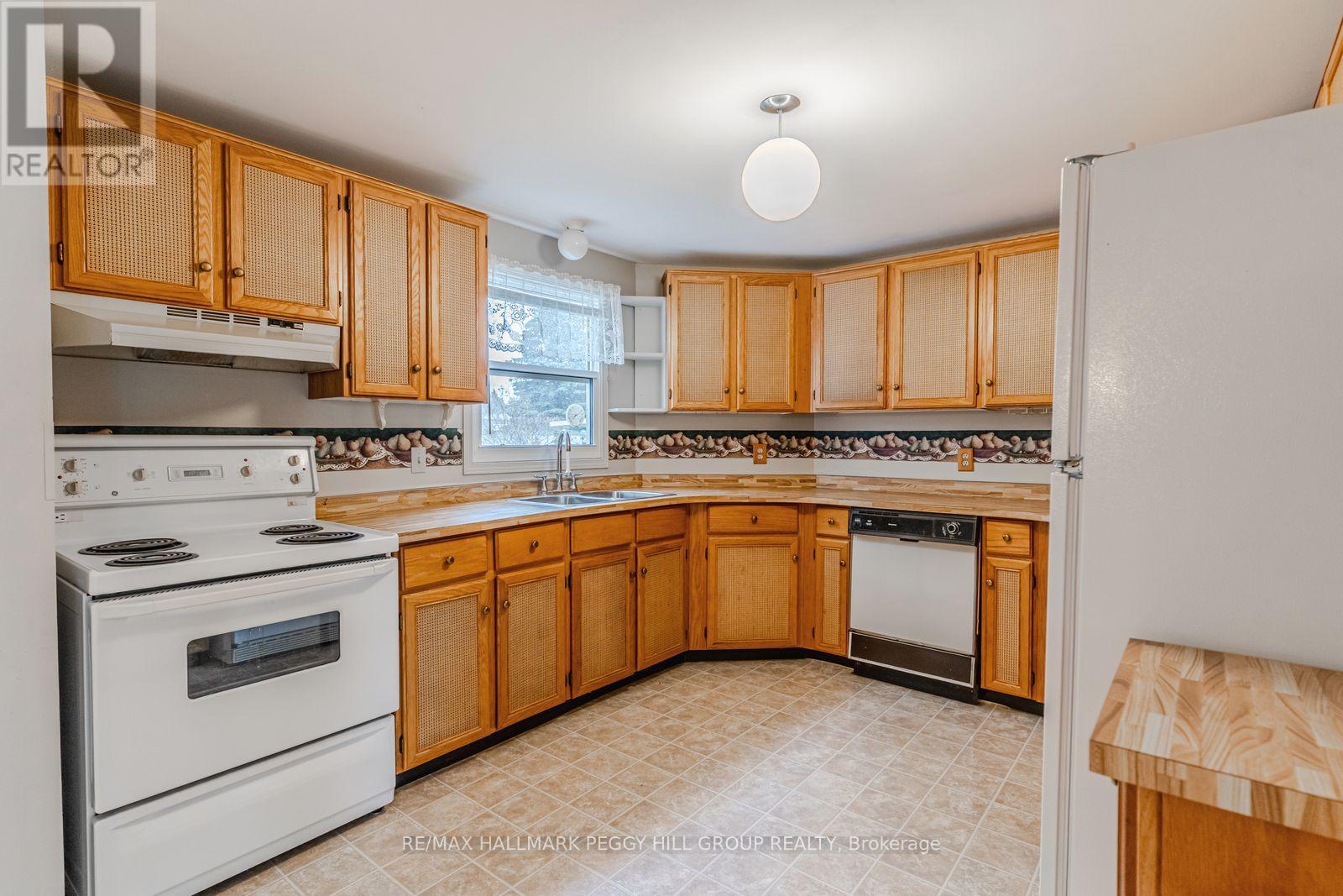 8 Carmans Cove, Innisfil, Ontario  L9S 1R9 - Photo 4 - N12789416