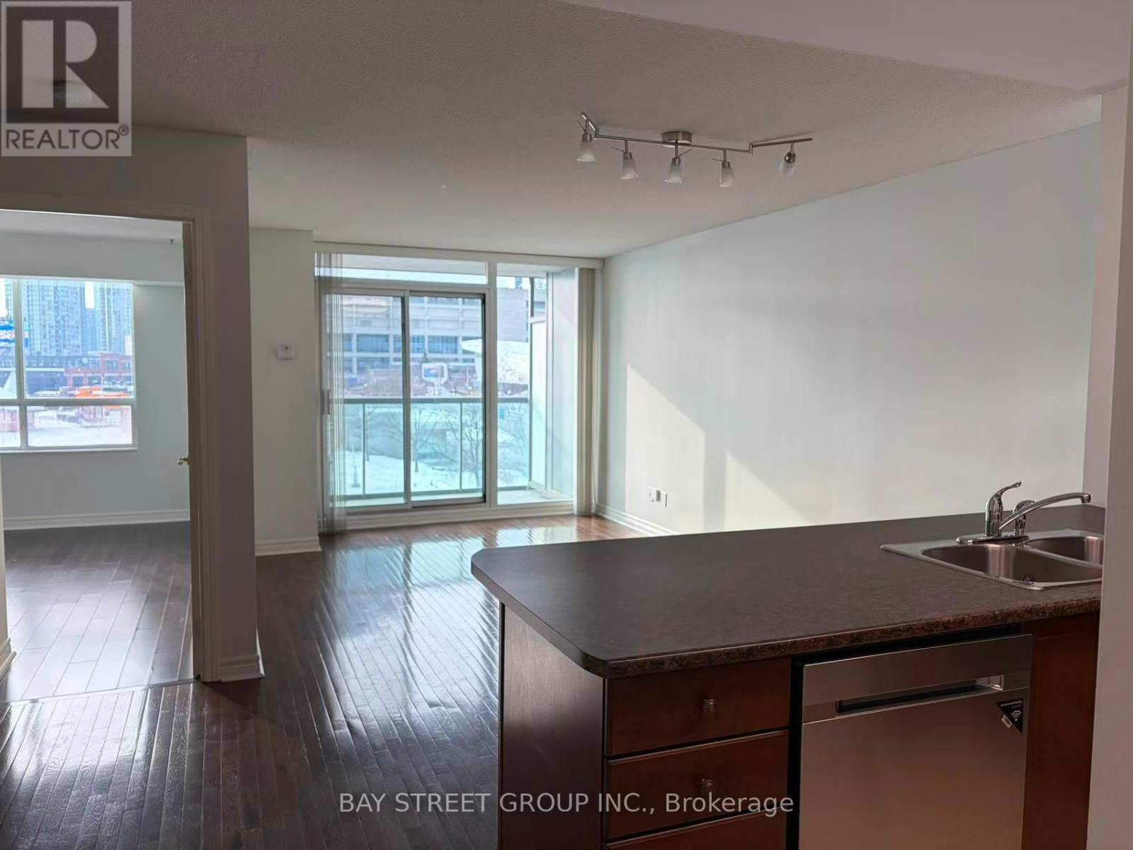 515 - 51 Lower Simcoe Street, Toronto, Ontario  M5J 3A2 - Photo 6 - C12653640