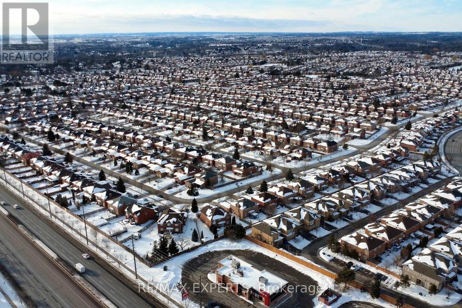 100 Nimbus Place, Vaughan, Ontario  L4L 1Z7 - Photo 44 - N12783230