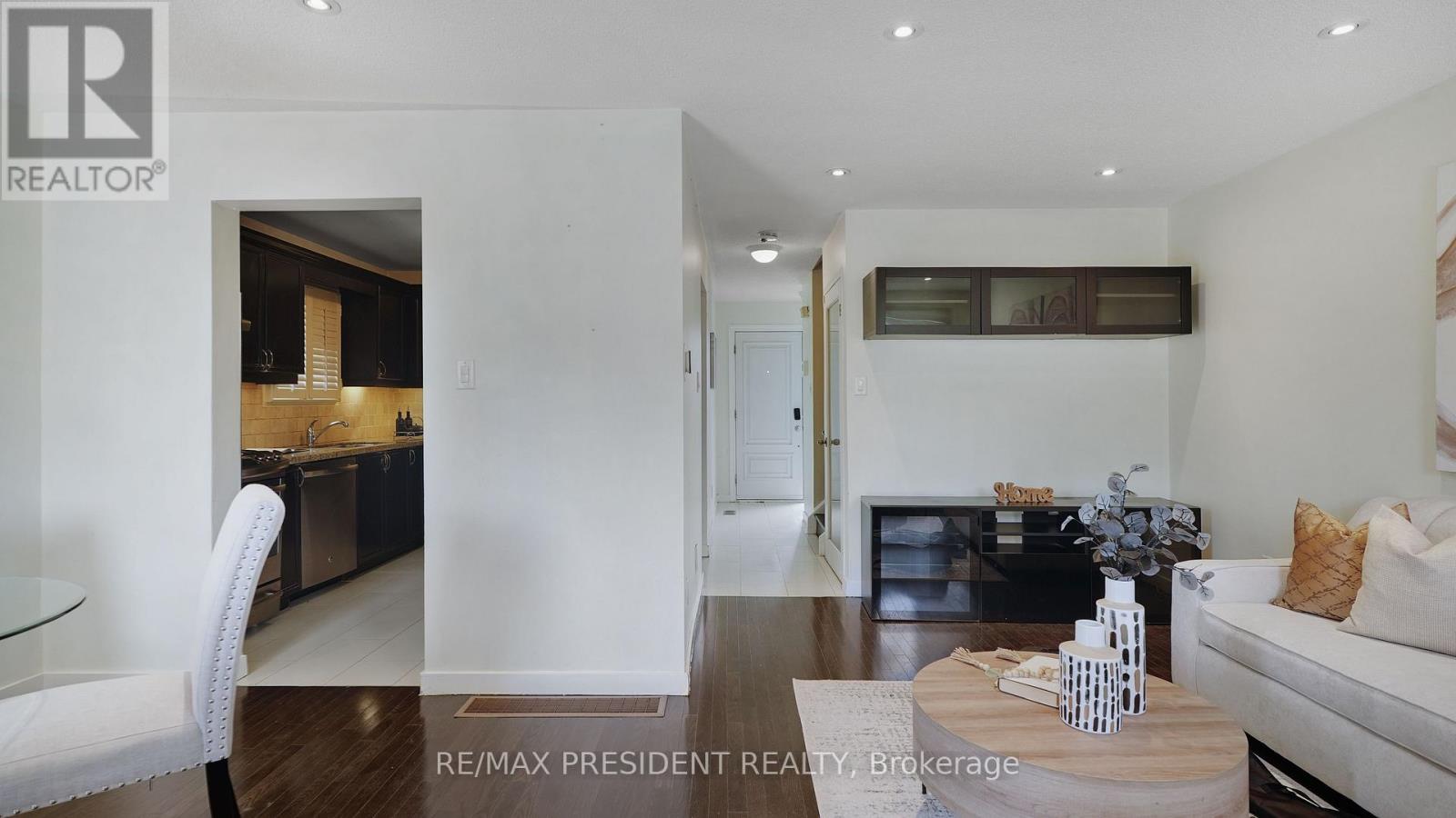 41 Stalbridge Avenue, Brampton, Ontario  L6Y 4H1 - Photo 8 - W12789386