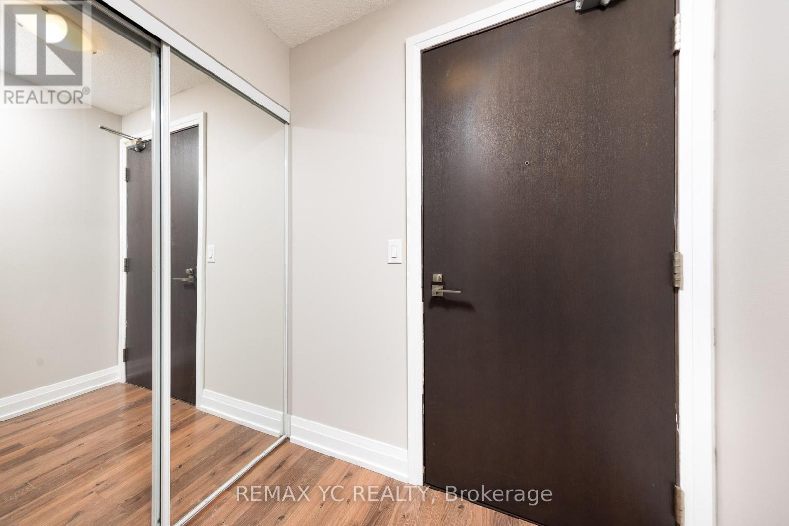 1001 - 1 De Boers Drive, Toronto, Ontario  M3J 0G6 - Photo 2 - W12789388