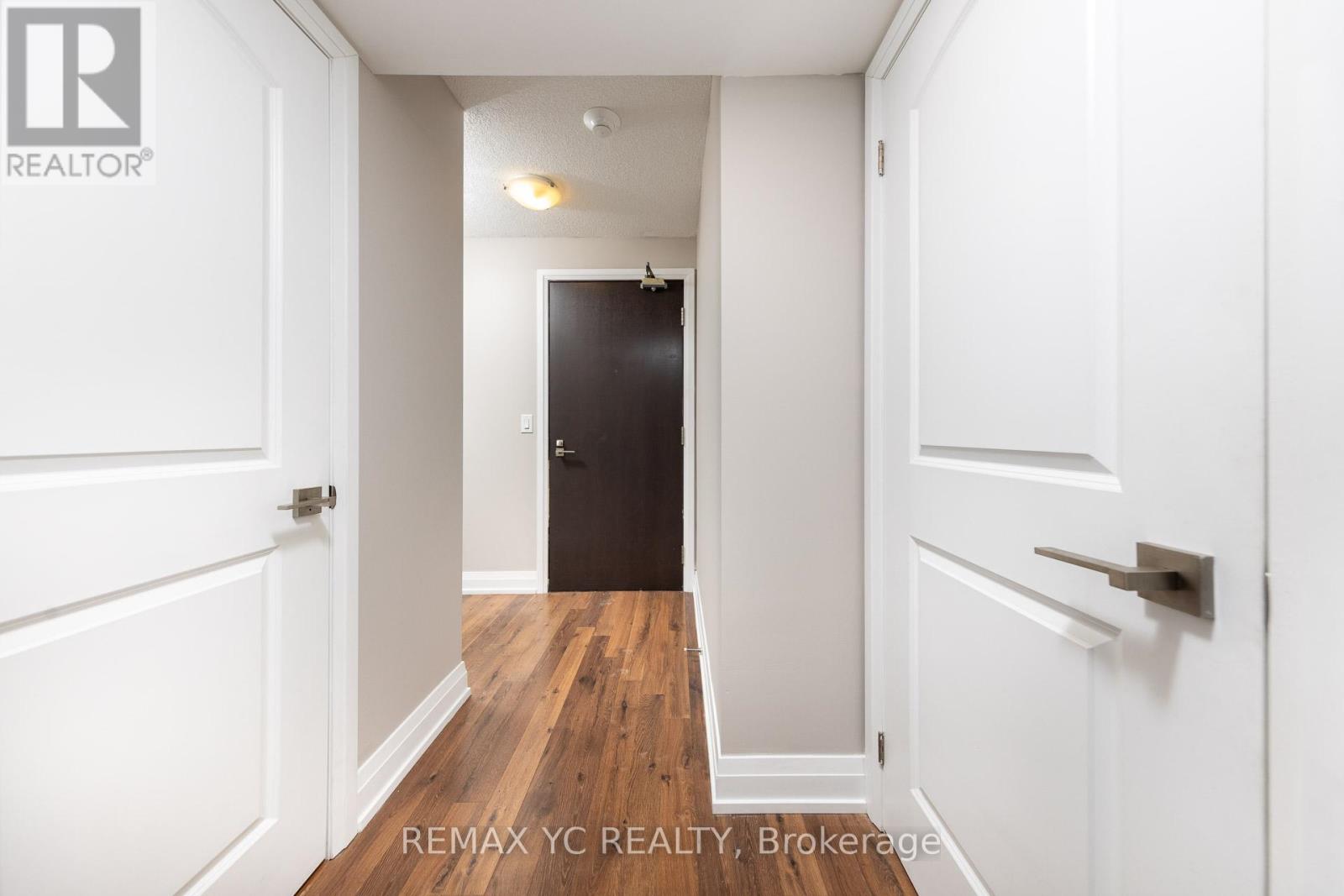 1001 - 1 De Boers Drive, Toronto, Ontario  M3J 0G6 - Photo 3 - W12789388