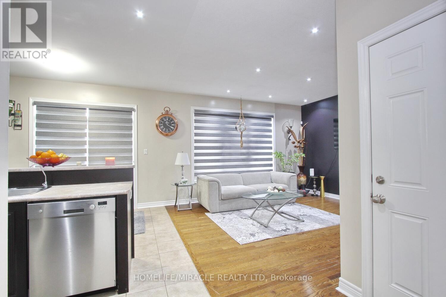 11 Bluffmeadow Street, Brampton, Ontario  L6P 3K3 - Photo 14 - W12789410