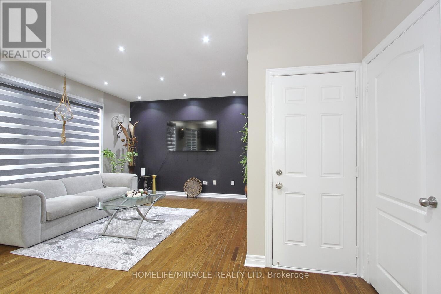 11 Bluffmeadow Street, Brampton, Ontario  L6P 3K3 - Photo 15 - W12789410