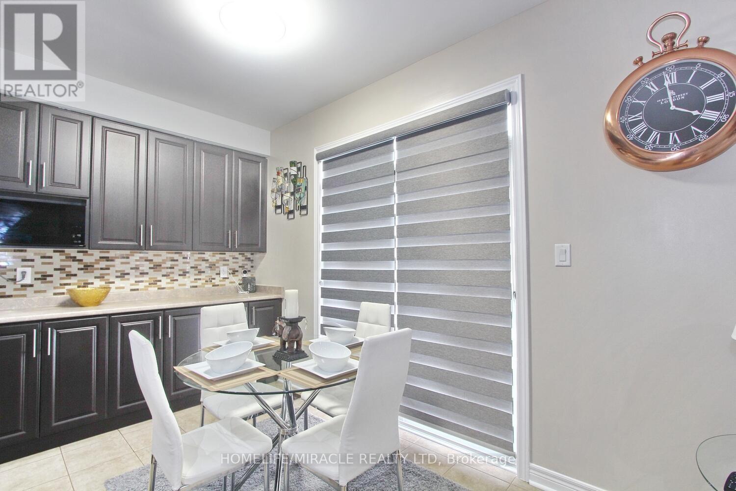 11 Bluffmeadow Street, Brampton, Ontario  L6P 3K3 - Photo 19 - W12789410