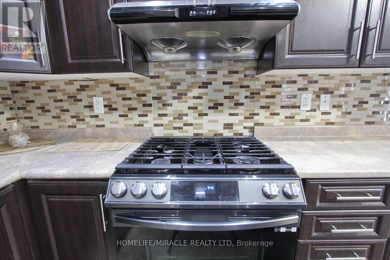 11 Bluffmeadow Street, Brampton, Ontario  L6P 3K3 - Photo 23 - W12789410