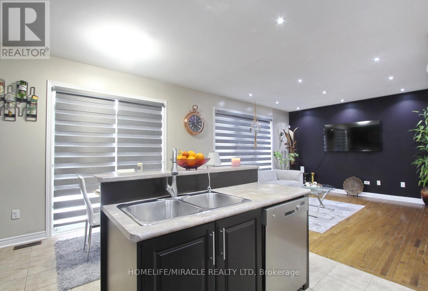 11 Bluffmeadow Street, Brampton, Ontario  L6P 3K3 - Photo 24 - W12789410