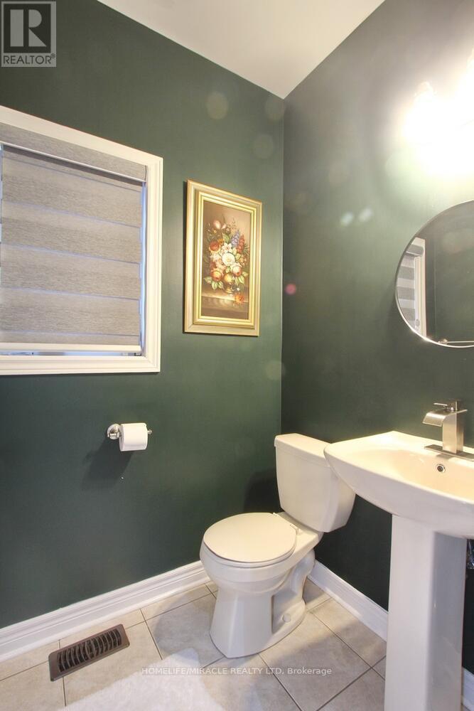 11 Bluffmeadow Street, Brampton, Ontario  L6P 3K3 - Photo 25 - W12789410