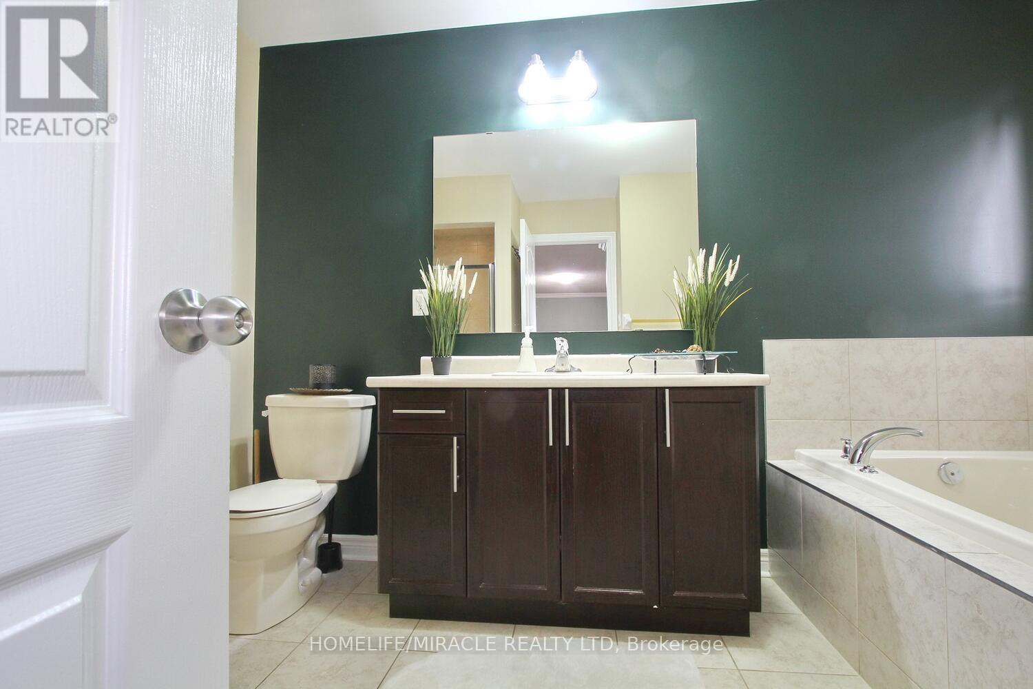 11 Bluffmeadow Street, Brampton, Ontario  L6P 3K3 - Photo 31 - W12789410