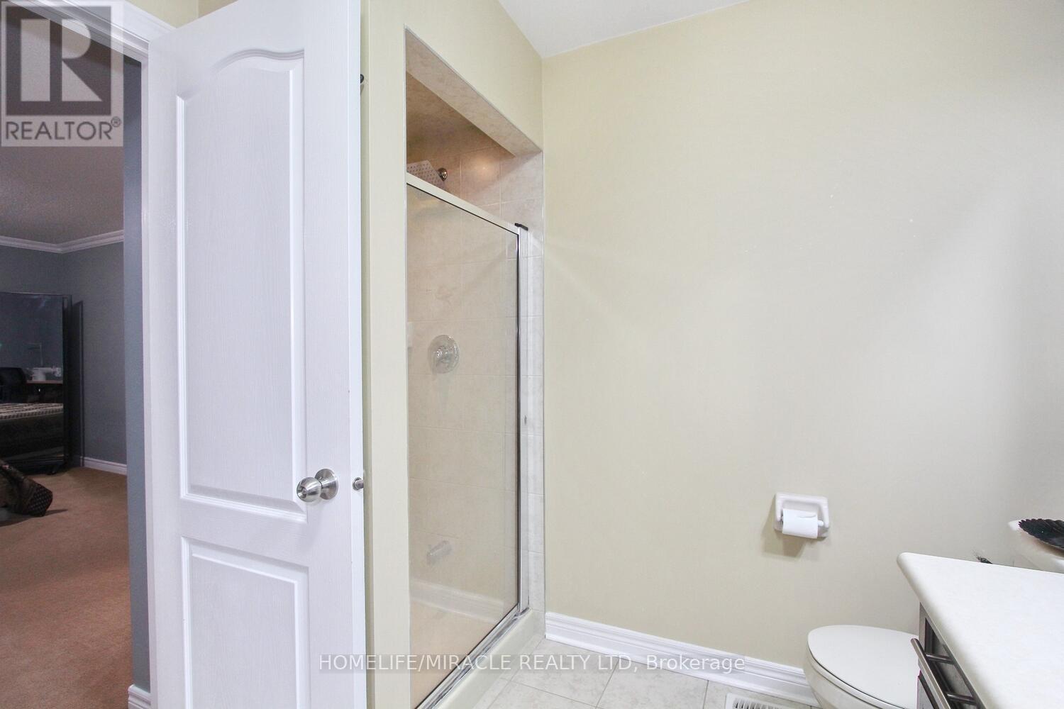 11 Bluffmeadow Street, Brampton, Ontario  L6P 3K3 - Photo 32 - W12789410