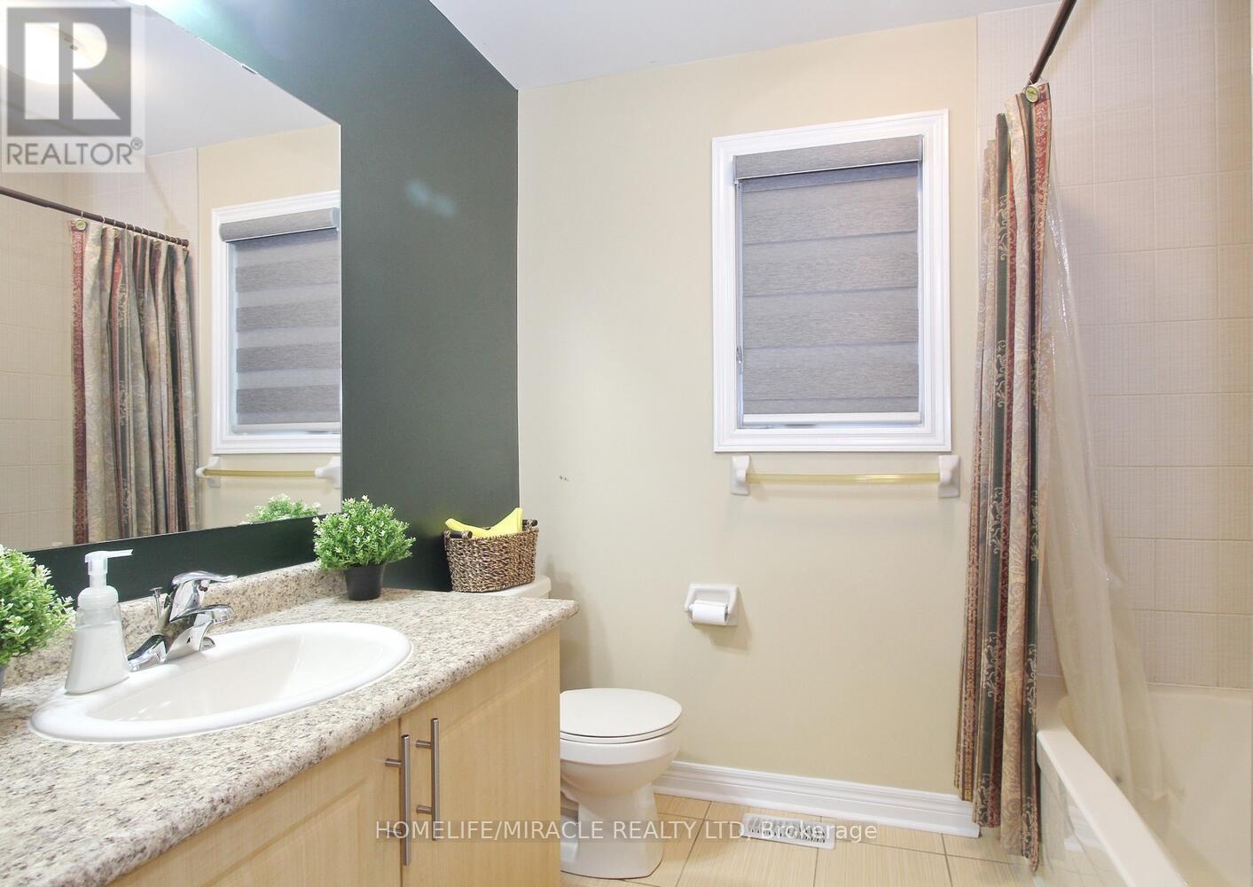 11 Bluffmeadow Street, Brampton, Ontario  L6P 3K3 - Photo 45 - W12789410