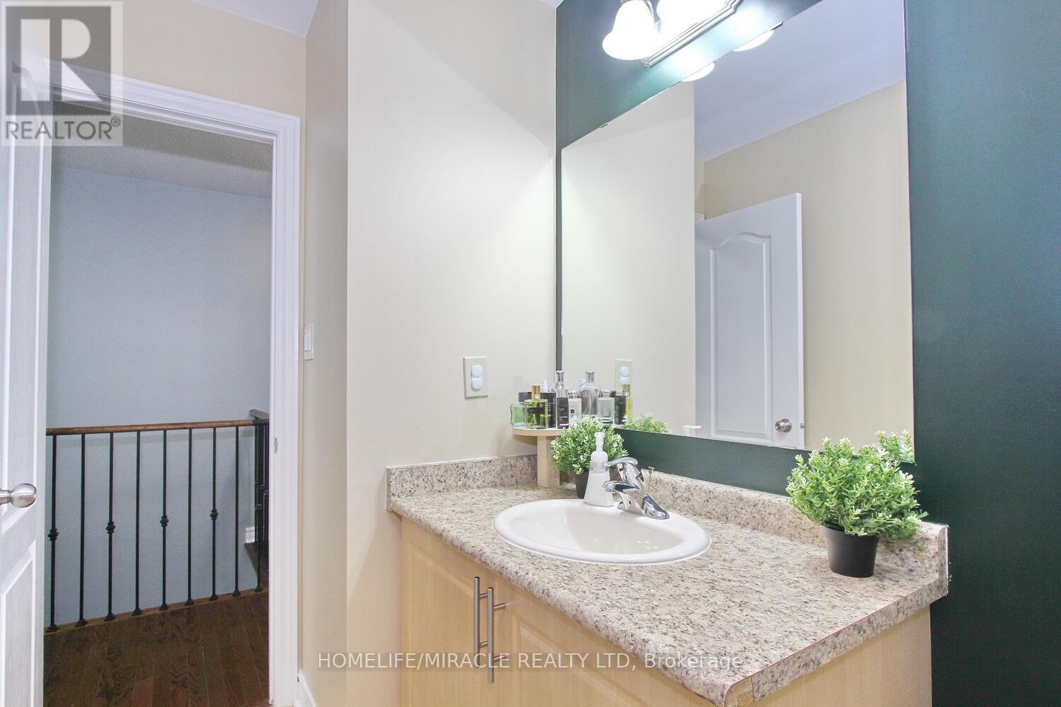 11 Bluffmeadow Street, Brampton, Ontario  L6P 3K3 - Photo 46 - W12789410