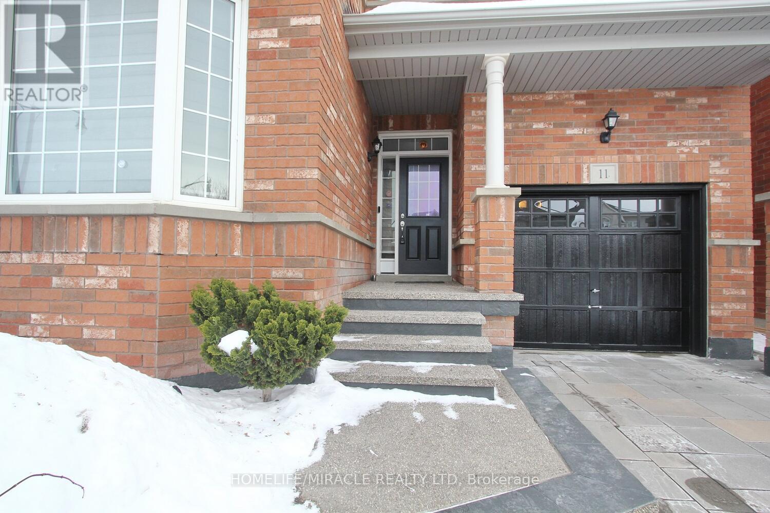 11 Bluffmeadow Street, Brampton, Ontario  L6P 3K3 - Photo 5 - W12789410