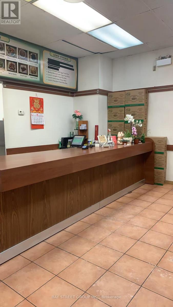 A-1 - 17 Queen Street N, Mississauga, Ontario  L5N 6A1 - Photo 2 - W12789440