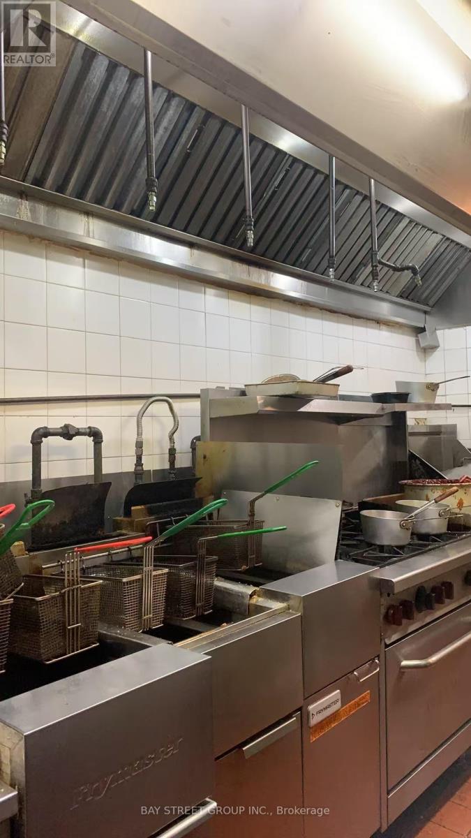 A-1 - 17 Queen Street N, Mississauga, Ontario  L5N 6A1 - Photo 3 - W12789440