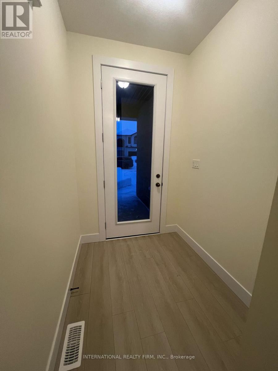 2671 Bobolink Lane, London South, Ontario  N6M 0J9 - Photo 2 - X12789412