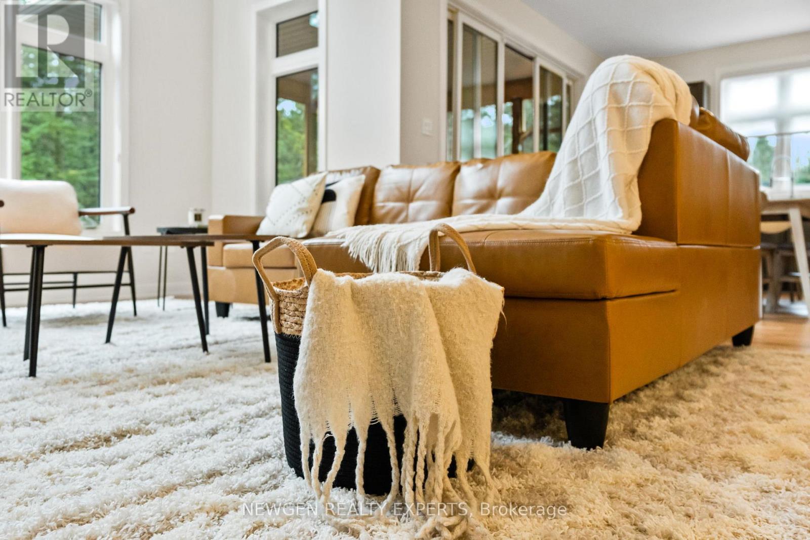 1049 Greensview Drive, Lake Of Bays, Ontario P1H 0K1 - Photo 19 - X12789460