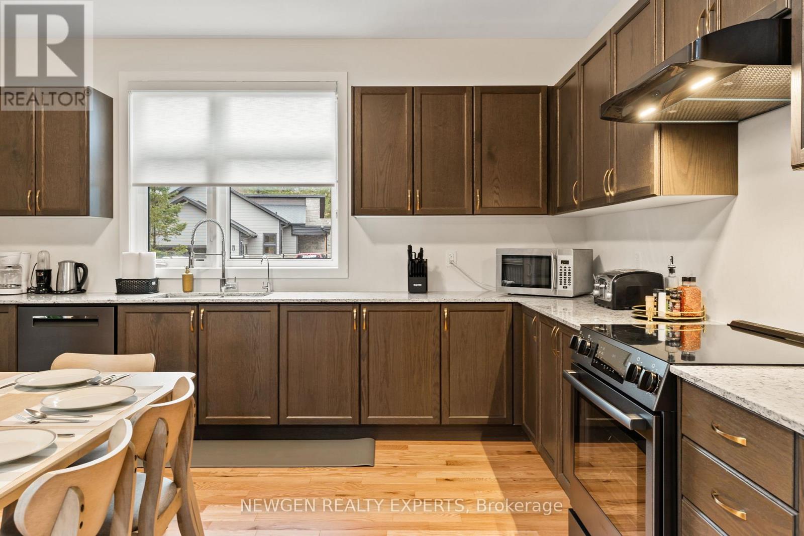 1049 Greensview Drive, Lake Of Bays, Ontario P1H 0K1 - Photo 26 - X12789460