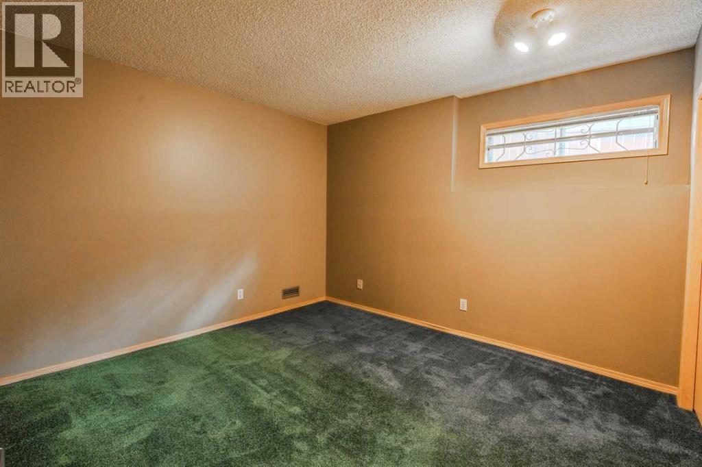 135 Canterbury Court Sw, Calgary, Alberta  T2W 6C1 - Photo 40 - A2261577
