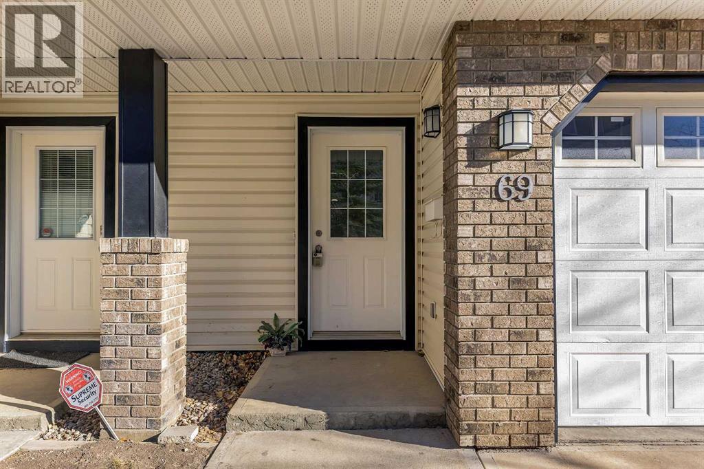 69 Cougar Ridge Mews Sw, Calgary, Alberta T3H 5P3 - Photo 4 - A2286177