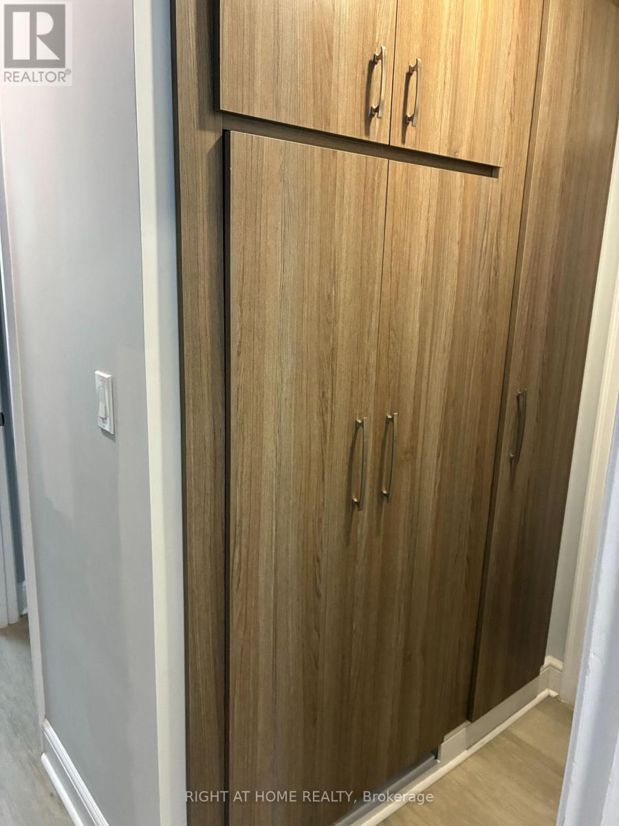 Main Floor - 36 Lawrence Avenue W, Toronto, Ontario  M5M 1A2 - Photo 12 - C12727040