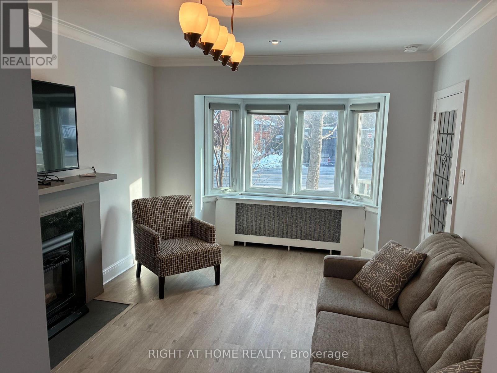 Main Floor - 36 Lawrence Avenue W, Toronto, Ontario  M5M 1A2 - Photo 5 - C12727040