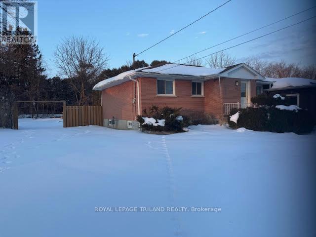 154 Ross Avenue, Thames Centre, Ontario  N0L 1G1 - Photo 3 - X12789404