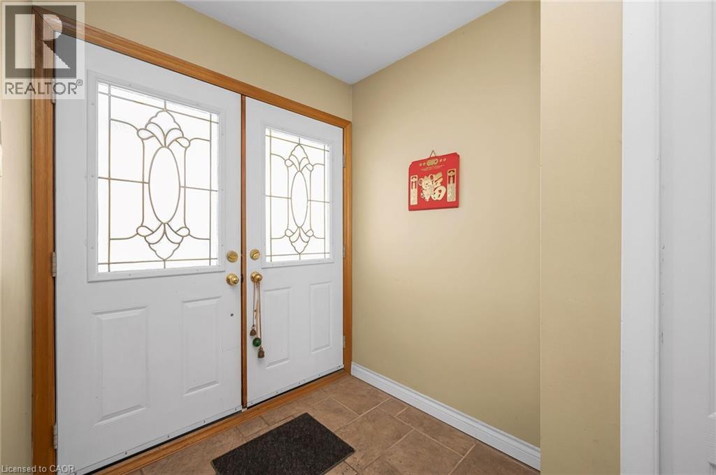 11 Crystal Court, Hamilton, Ontario  L8E 1M2 - Photo 5 - 40800116