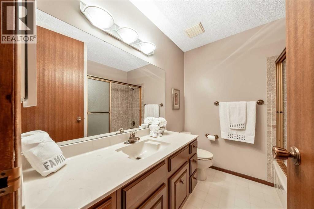 9536 Oakmount Drive Sw, Calgary, Alberta  T2V 4W1 - Photo 21 - A2284887