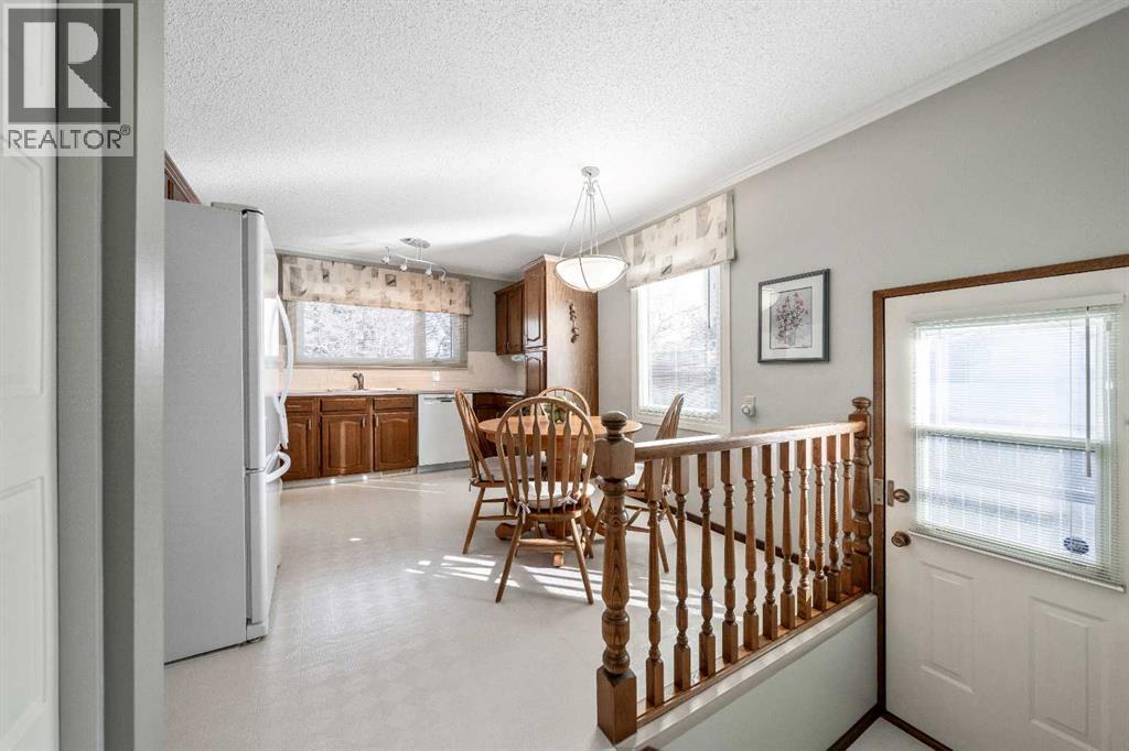 9536 Oakmount Drive Sw, Calgary, Alberta  T2V 4W1 - Photo 12 - A2284887