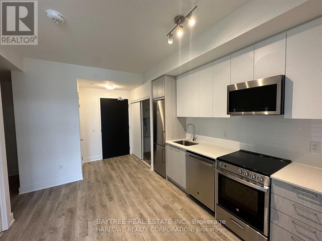 313 - 185 Deerfield Road, Newmarket (Central Newmarket), Ontario  L3Y 0G7 - Photo 2 - N12789498