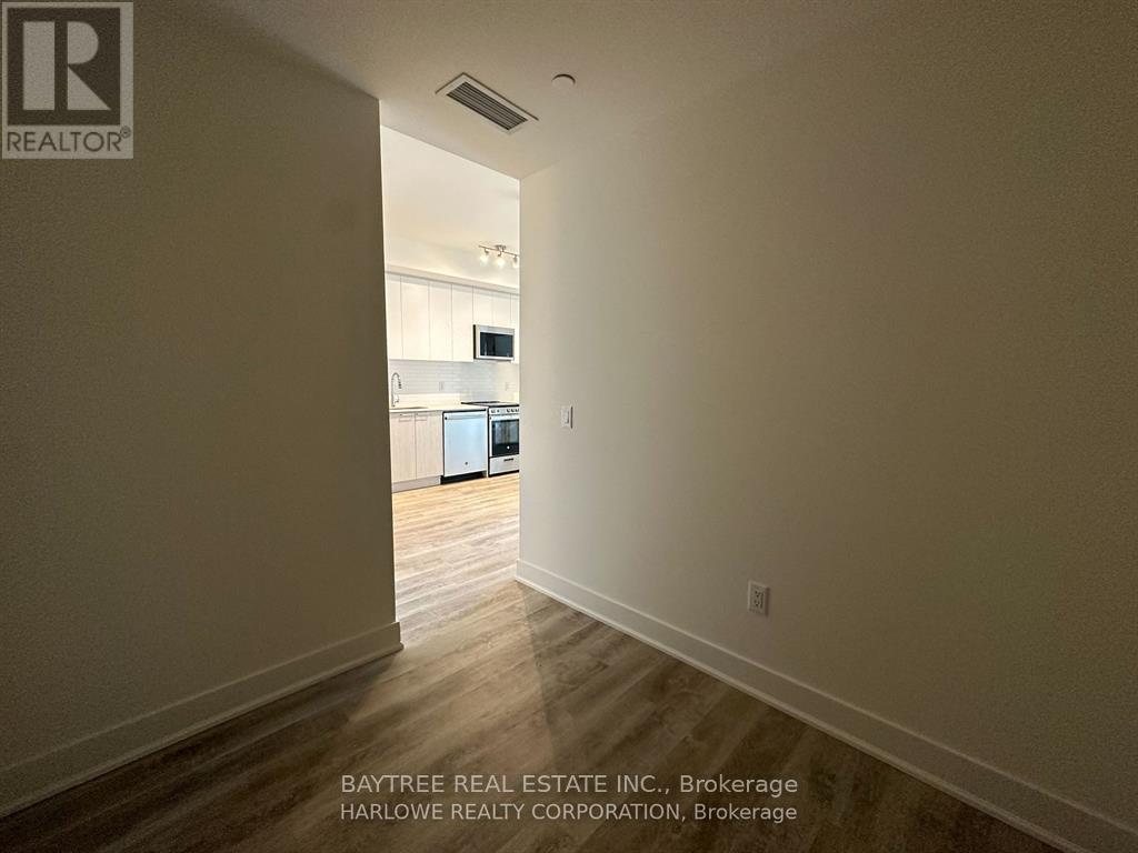 313 - 185 Deerfield Road, Newmarket (Central Newmarket), Ontario  L3Y 0G7 - Photo 3 - N12789498