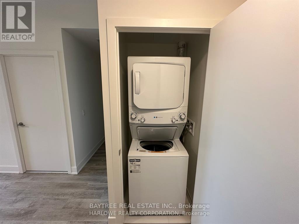 313 - 185 Deerfield Road, Newmarket (Central Newmarket), Ontario  L3Y 0G7 - Photo 4 - N12789498