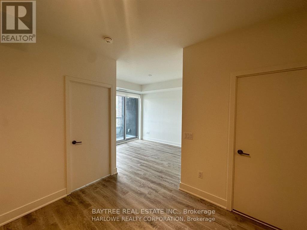 313 - 185 Deerfield Road, Newmarket (Central Newmarket), Ontario  L3Y 0G7 - Photo 5 - N12789498