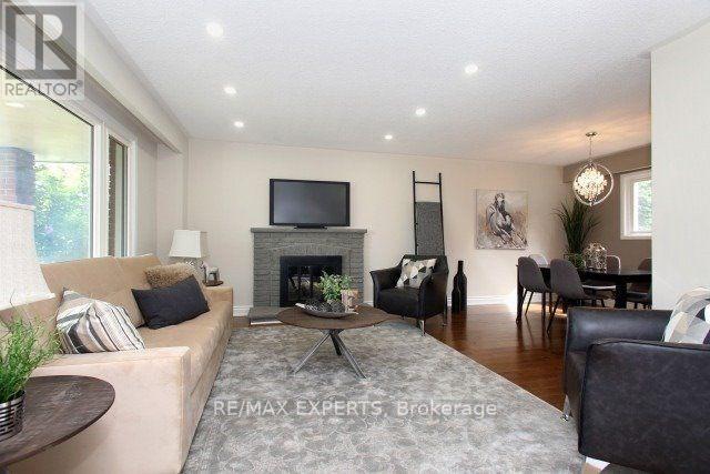 17 Newton Road, Brampton, Ontario  L6V 2P4 - Photo 4 - W12789472