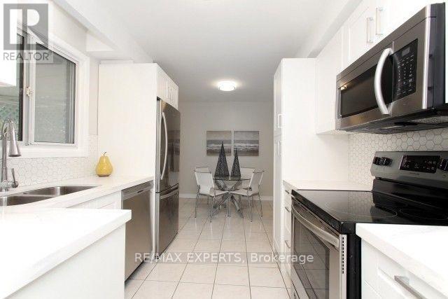 17 Newton Road, Brampton, Ontario  L6V 2P4 - Photo 5 - W12789472