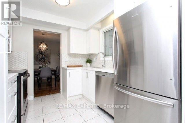 17 Newton Road, Brampton, Ontario  L6V 2P4 - Photo 6 - W12789472