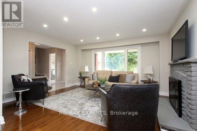 17 Newton Road, Brampton, Ontario  L6V 2P4 - Photo 8 - W12789472