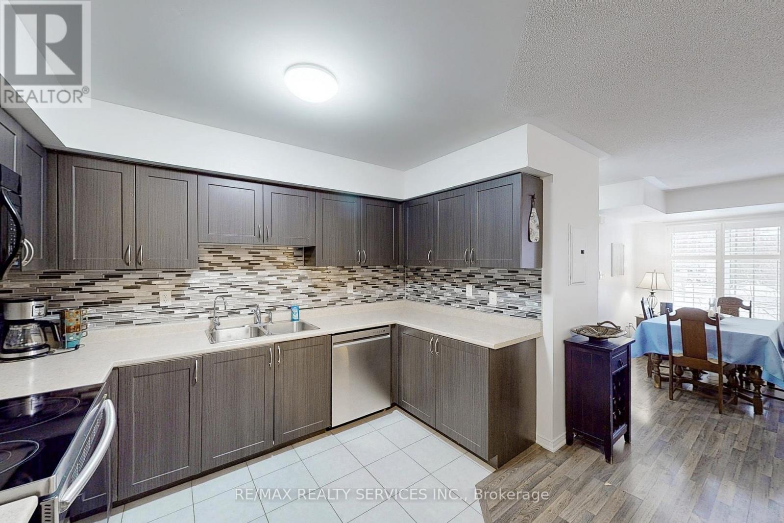 2 - 39 Hays Boulevard N, Oakville, Ontario  L6H 0J1 - Photo 17 - W12789476