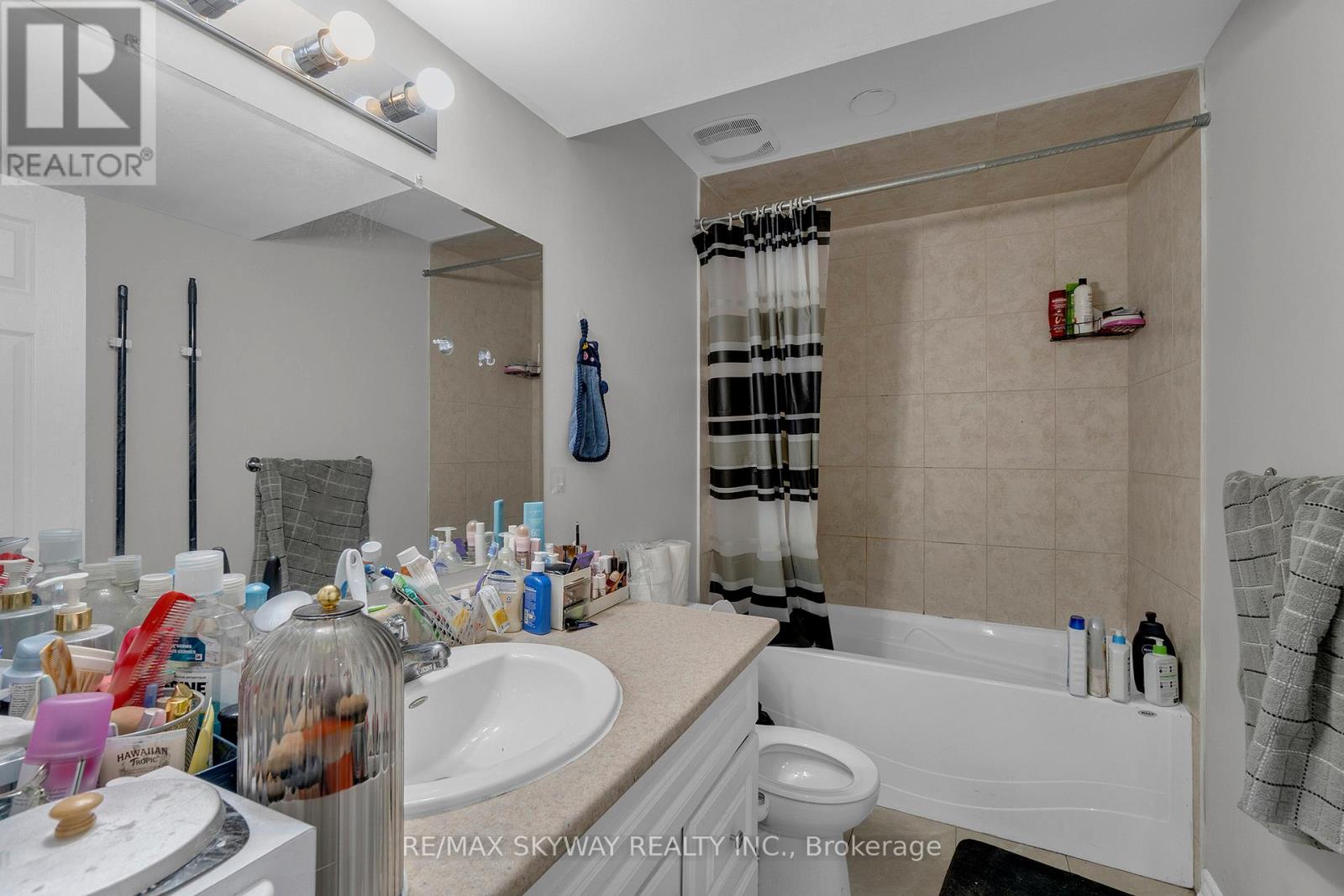 190 Bellchase Trail, Brampton, Ontario  L6P 3R9 - Photo 38 - W12789492