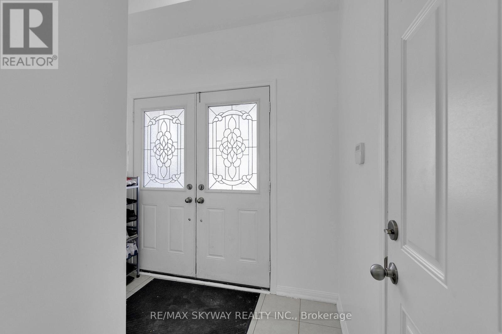 190 Bellchase Trail, Brampton, Ontario  L6P 3R9 - Photo 5 - W12789492