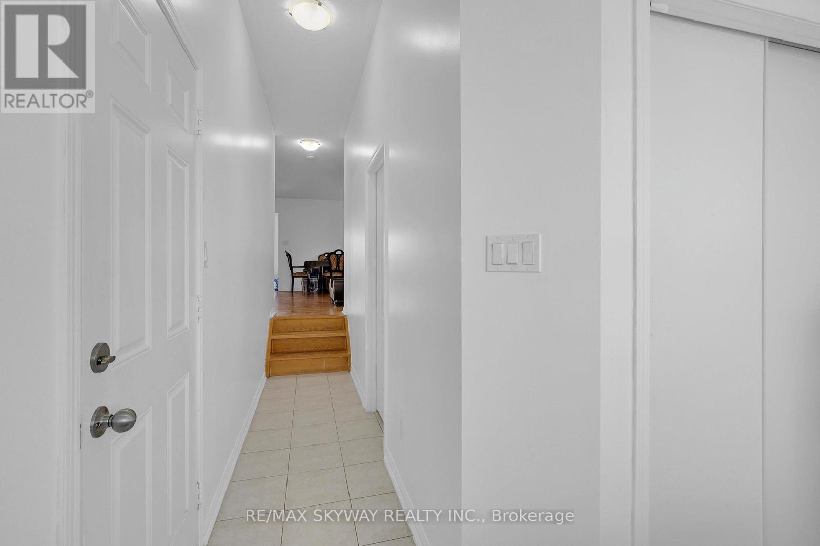 190 Bellchase Trail, Brampton, Ontario  L6P 3R9 - Photo 6 - W12789492