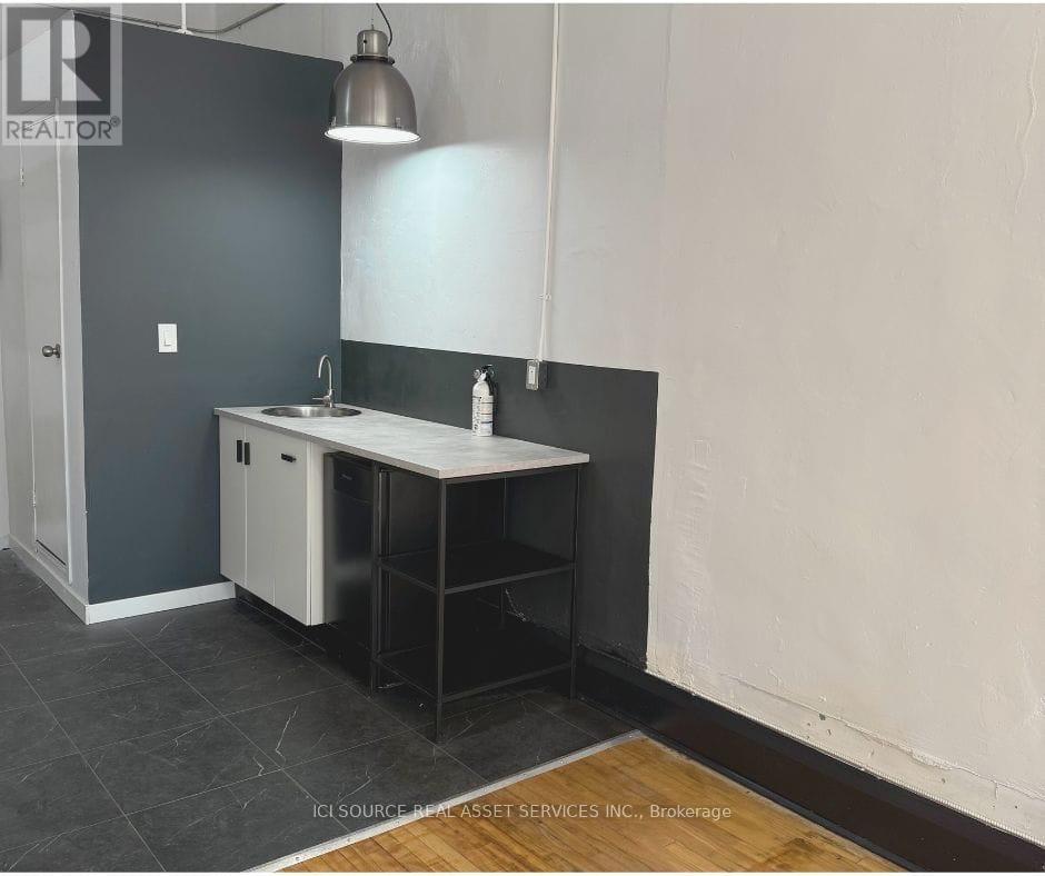 Rear Unit - 3097 Dundas Street W, Toronto (Junction Area), Ontario  M6P 1Z9 - Photo 4 - W12789512