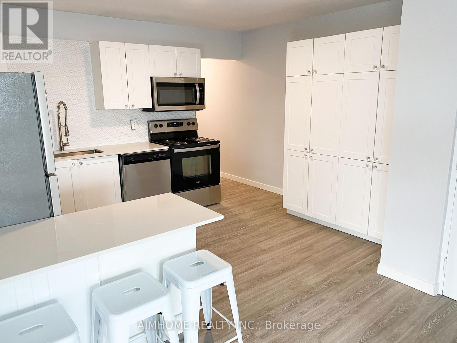 109 Westmount Road N, Waterloo, Ontario  N2L 5G5 - Photo 2 - X12789520