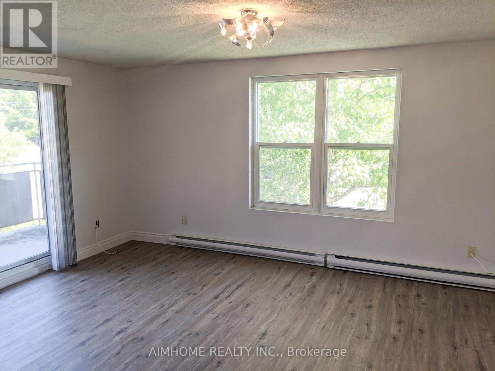 109 Westmount Road N, Waterloo, Ontario  N2L 5G5 - Photo 8 - X12789520