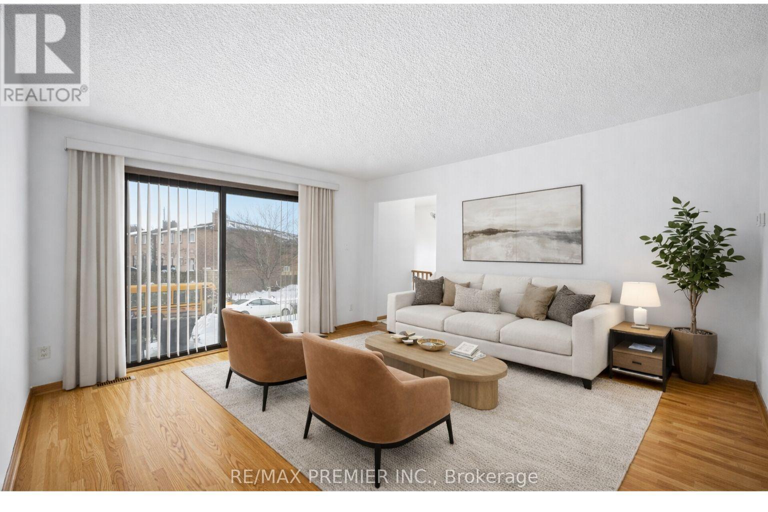 10 Sharpecroft Boulevard, Toronto, Ontario  M3J 3G1 - Photo 7 - W12788168