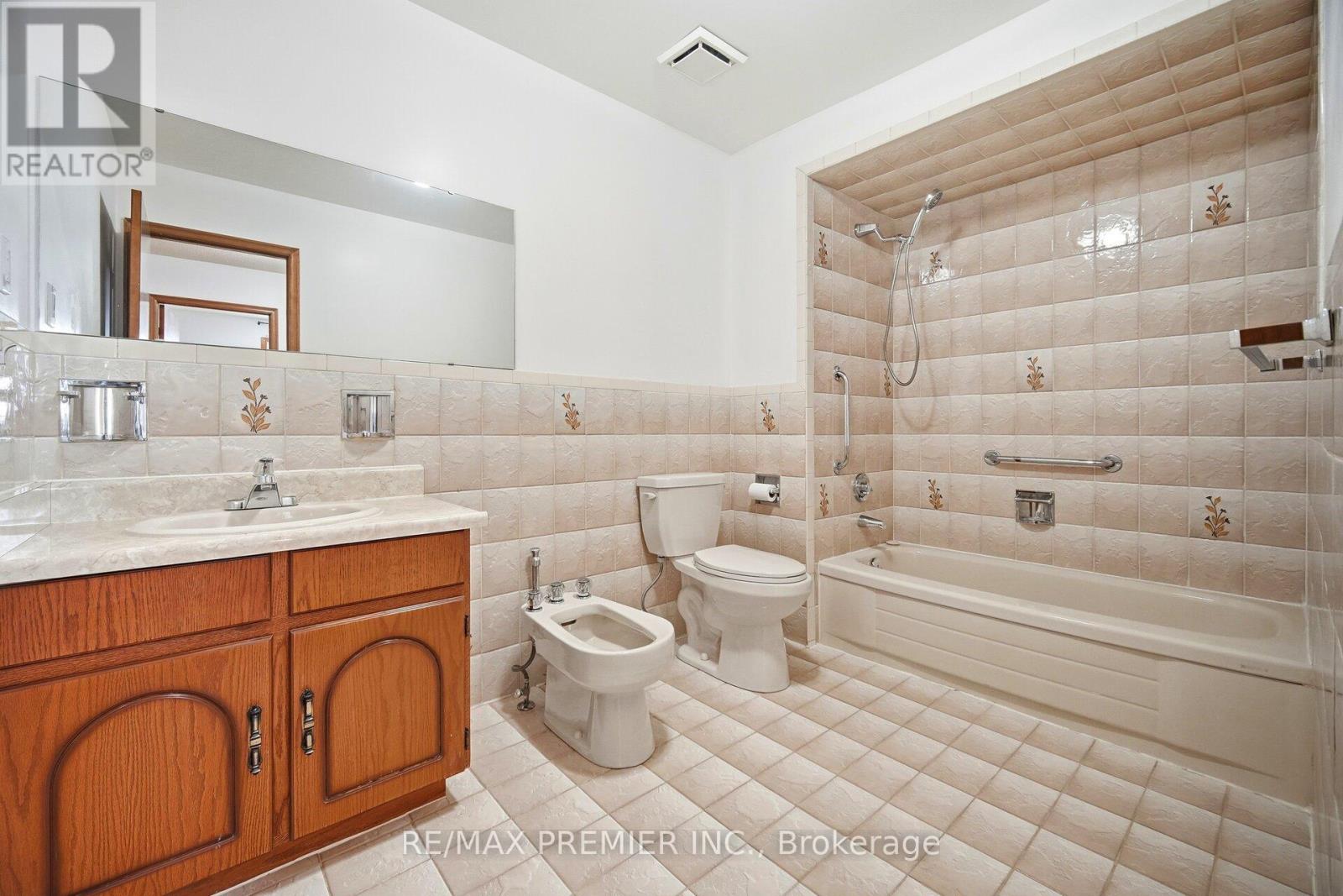 10 Sharpecroft Boulevard, Toronto, Ontario  M3J 3G1 - Photo 26 - W12788168