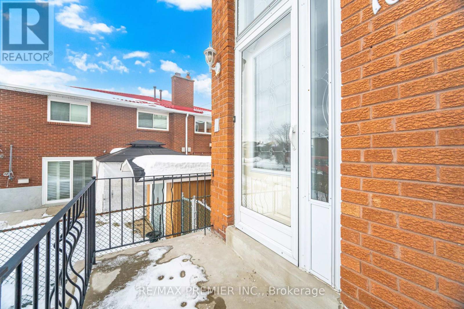 10 Sharpecroft Boulevard, Toronto, Ontario  M3J 3G1 - Photo 3 - W12788168