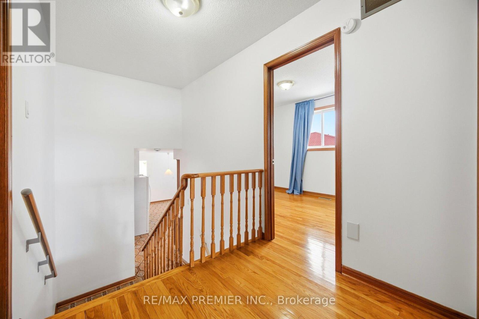 10 Sharpecroft Boulevard, Toronto, Ontario  M3J 3G1 - Photo 19 - W12788168