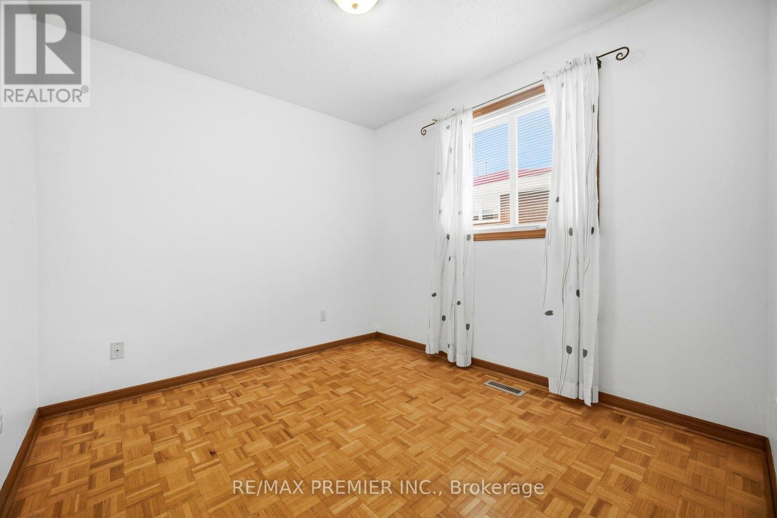 10 Sharpecroft Boulevard, Toronto, Ontario  M3J 3G1 - Photo 16 - W12788168